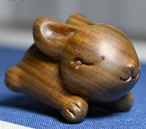 Kaycee Rose Cute Wooden Rabbit , Retro Mini Crafted Rabbit Figurines, Wood Sculptures Carving Ornament, Tea Pet Hand Toy for Bookshelf, Creative Animal Decoration,Home Décor