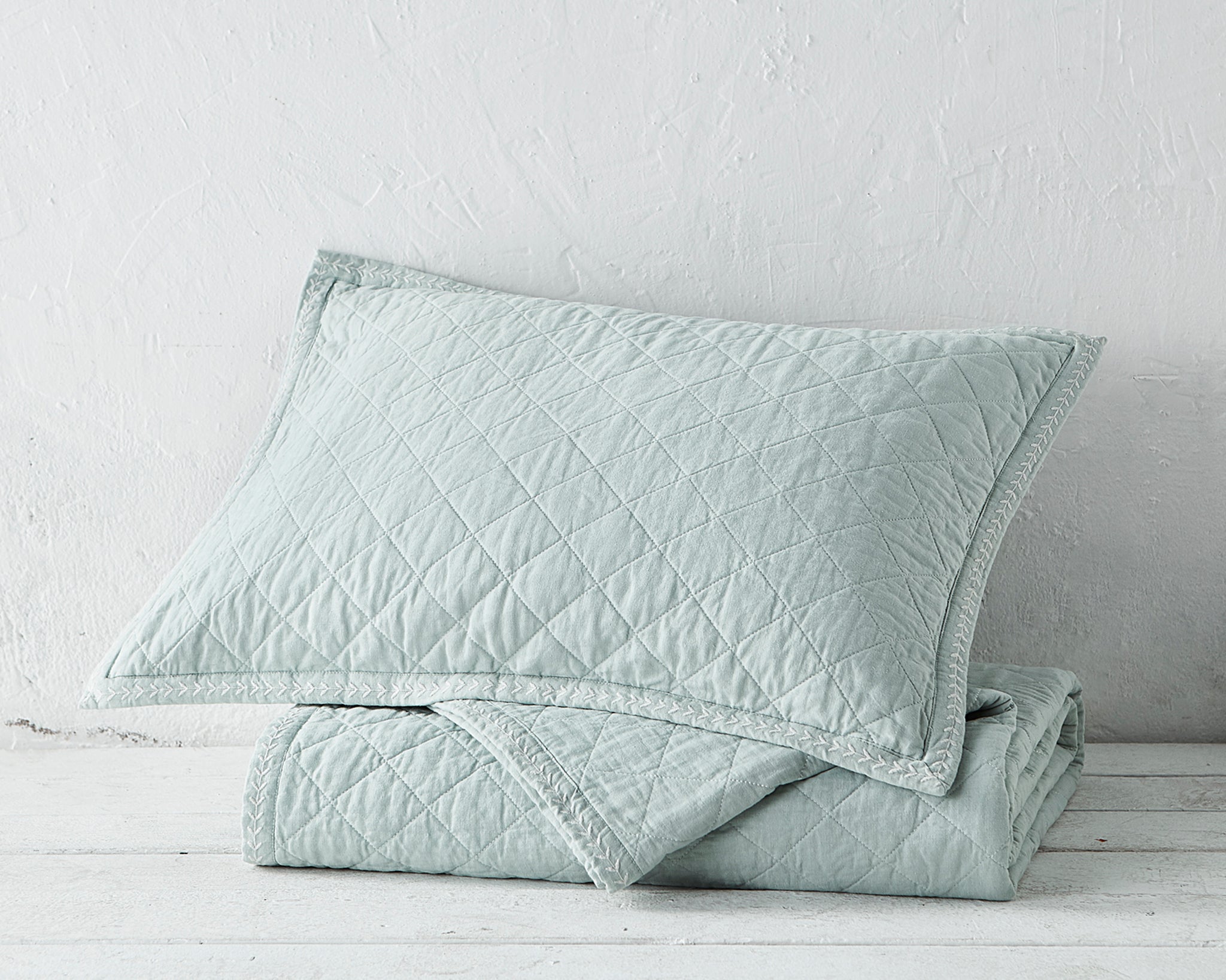 Embroidered Frame Linen Cotton Quilt Set in Light Blue - Wonderhome