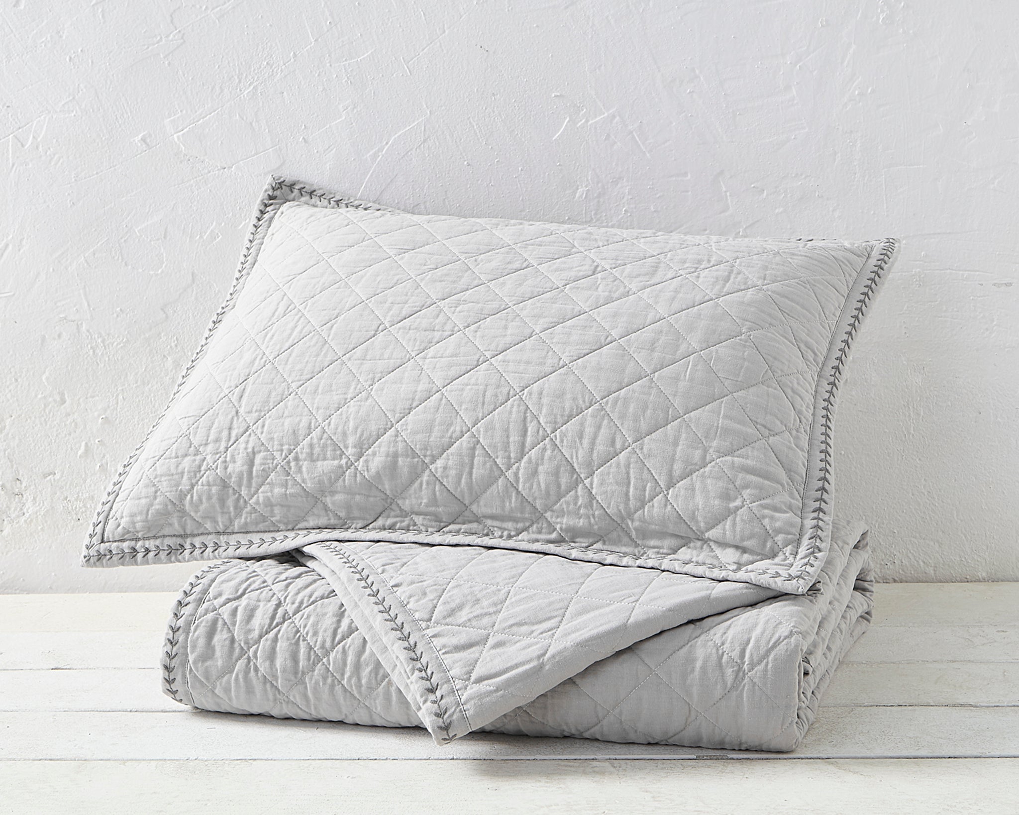 Embroidered Frame Linen Cotton Quilt Set in Grey - Wonderhome
