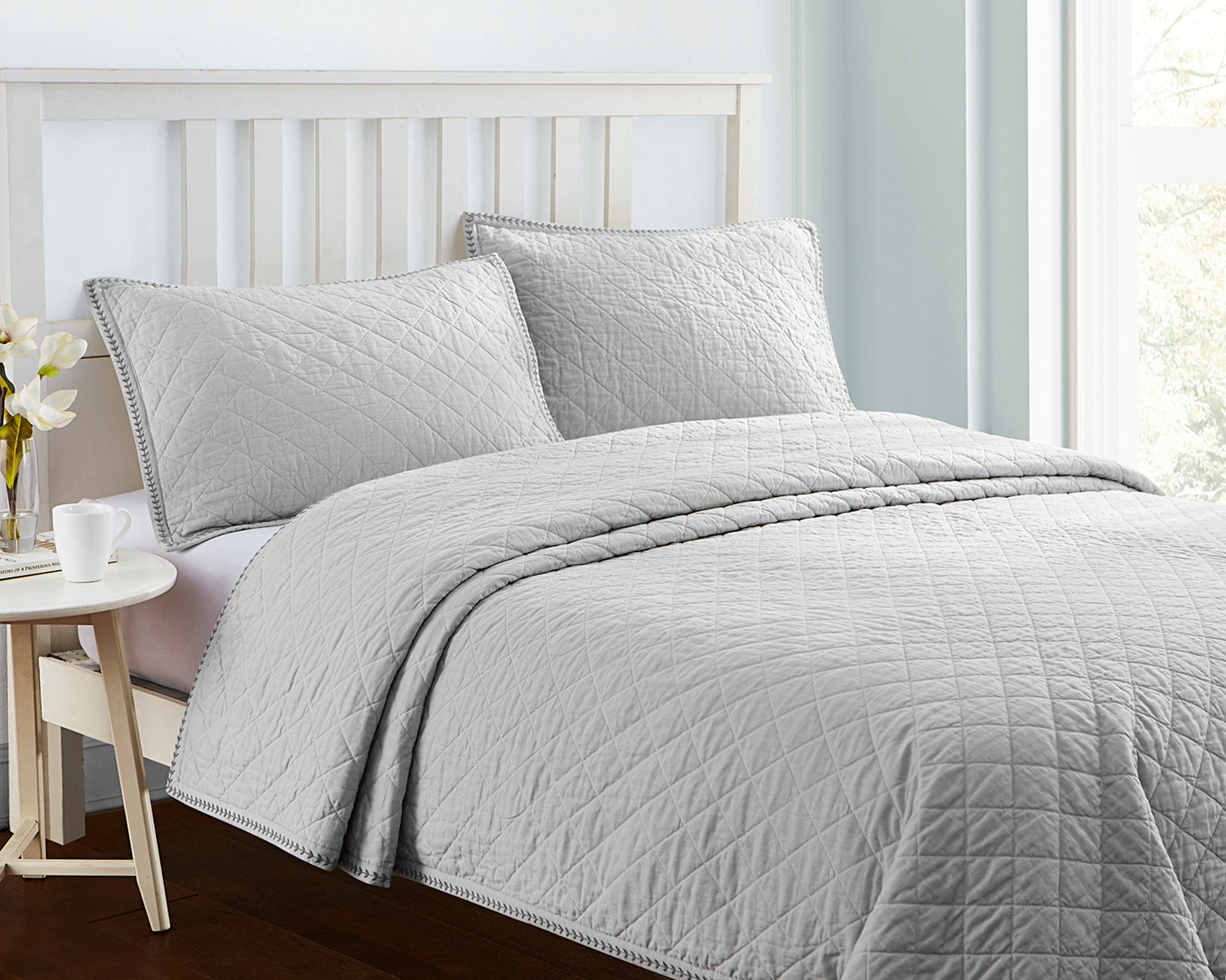 Embroidered Frame Linen Cotton Quilt Set in Grey - Wonderhome