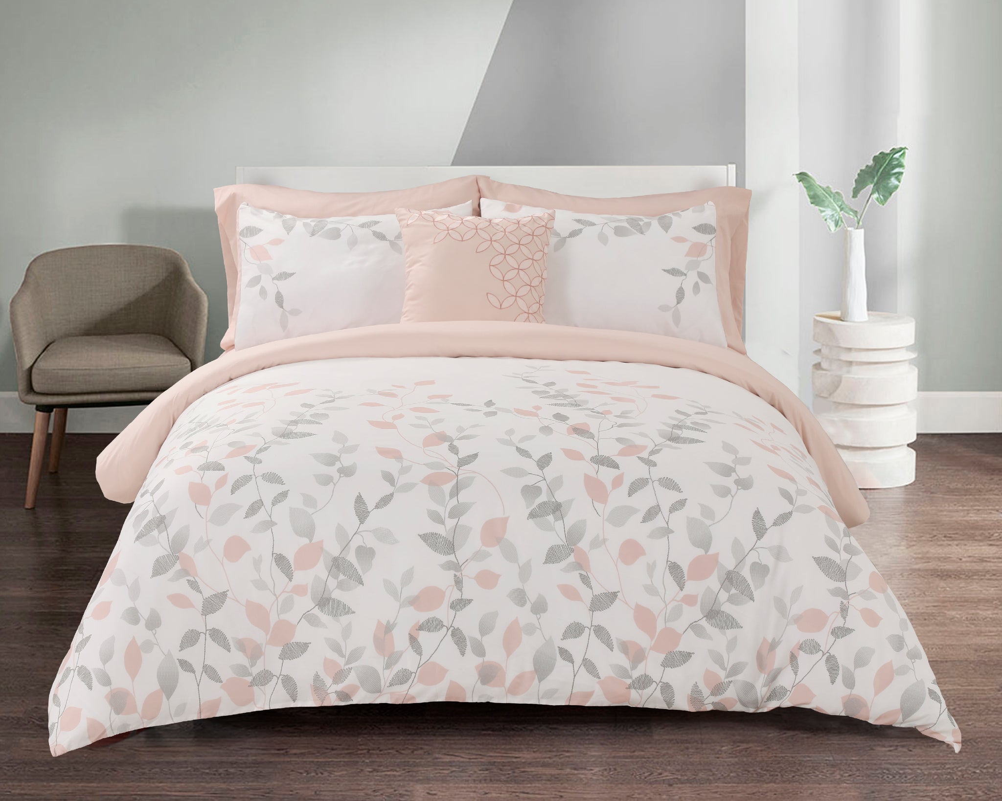 https://www.wonderhomefactory.com/cdn/shop/products/Jardinn-pink-comforter-front_2048x.jpg?v=1559960468